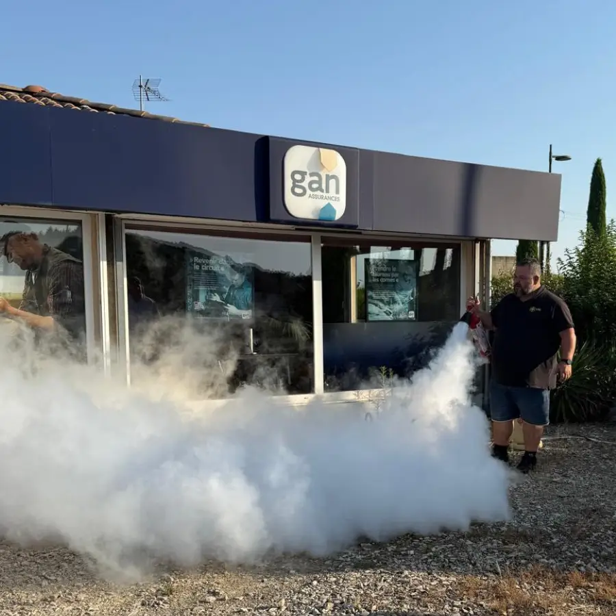Démonstration de sécurité incendie avec LSI et utilisation d’extincteurs lors du Jeudi du Sud de Montélimar Sud Développement.