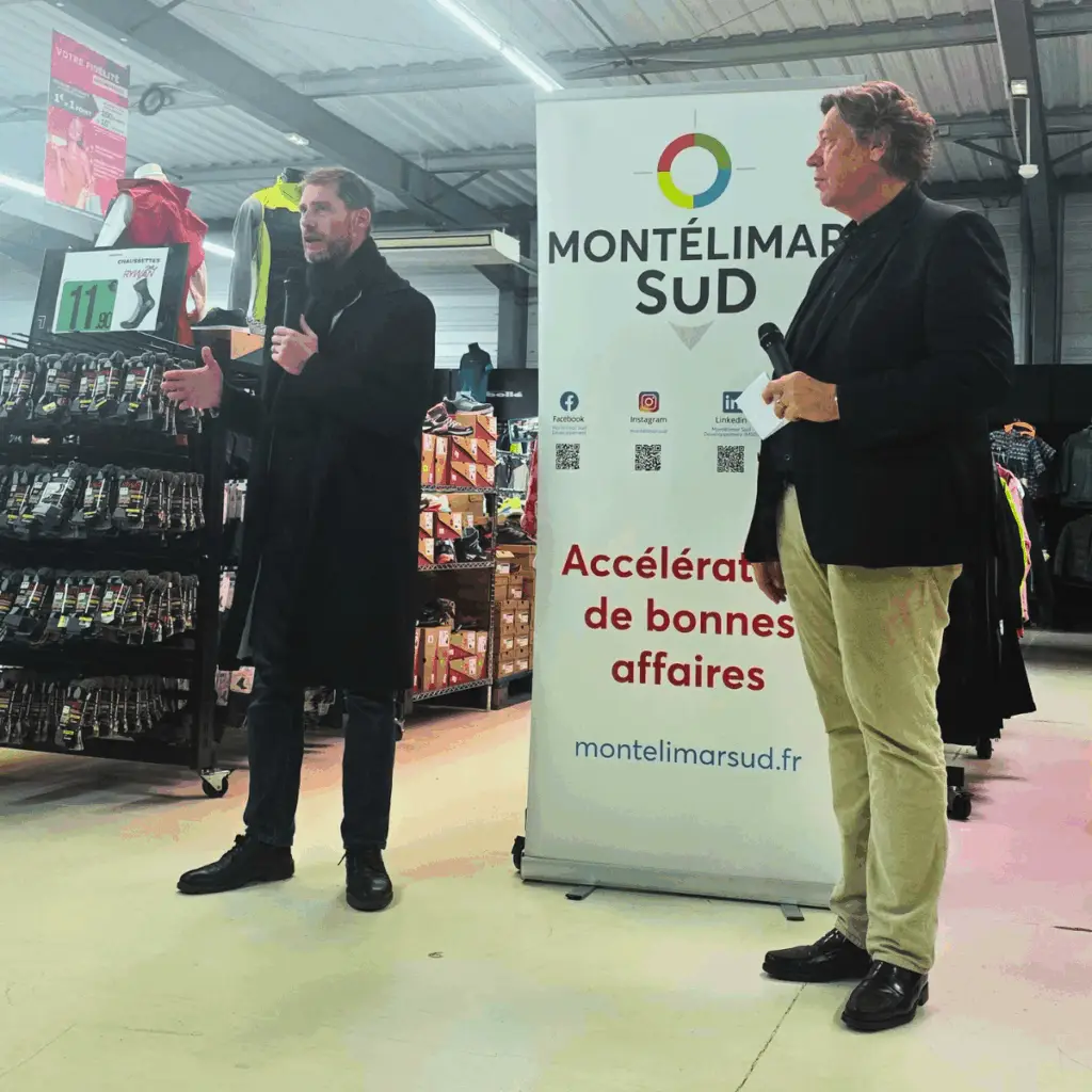 Geoffroy présente le nouveau site montelimarsud.com et les outils numériques de l’association lors du Jeudi du Sud