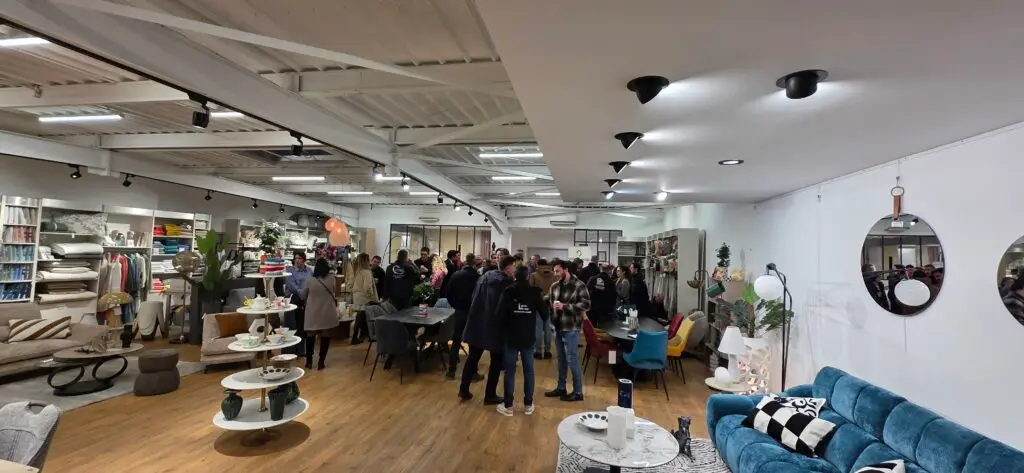 Jeudi du Sud chez Décodomia à Montélimar – échanges entre adhérents dans le showroom