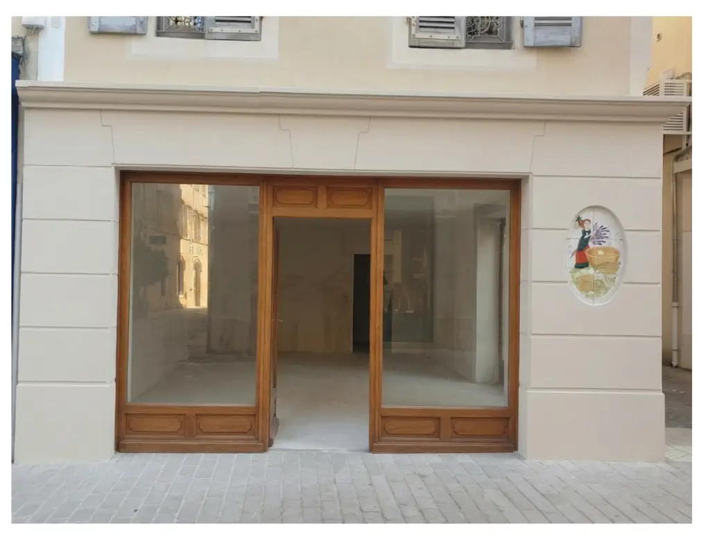 Local commercial boutique à l’essai Montélimar rue Pierre Julien centre-ville