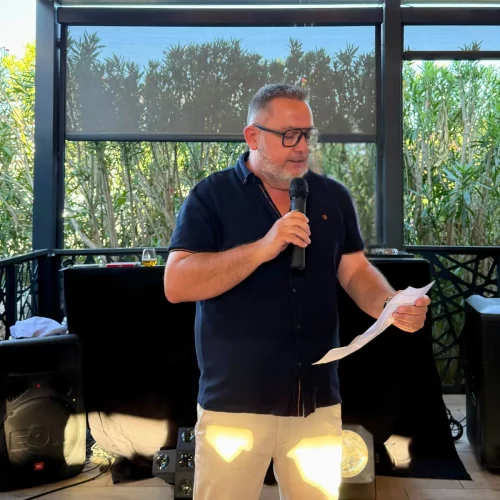 Laurent Riffard ouvre la soirée du Jeudi du Sud chez Planète Kebab.